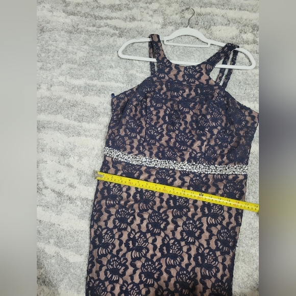 City Triangule Elegant Navy Lace Gown with Rhinestone Detail - Picture 14 of 16